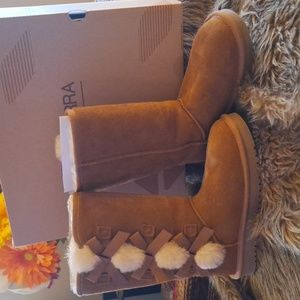 UGG NWT (In Box)